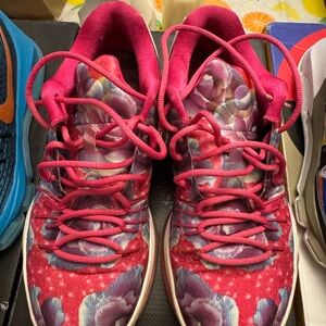 Nike Pink and Purple Athletic Shoes for Sporty Performance